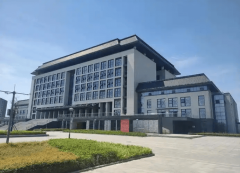 <b>开设50个本科专</b>